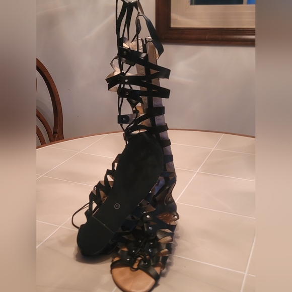 Black Knee-high Gladiator Sandals - Picture 2 of 2